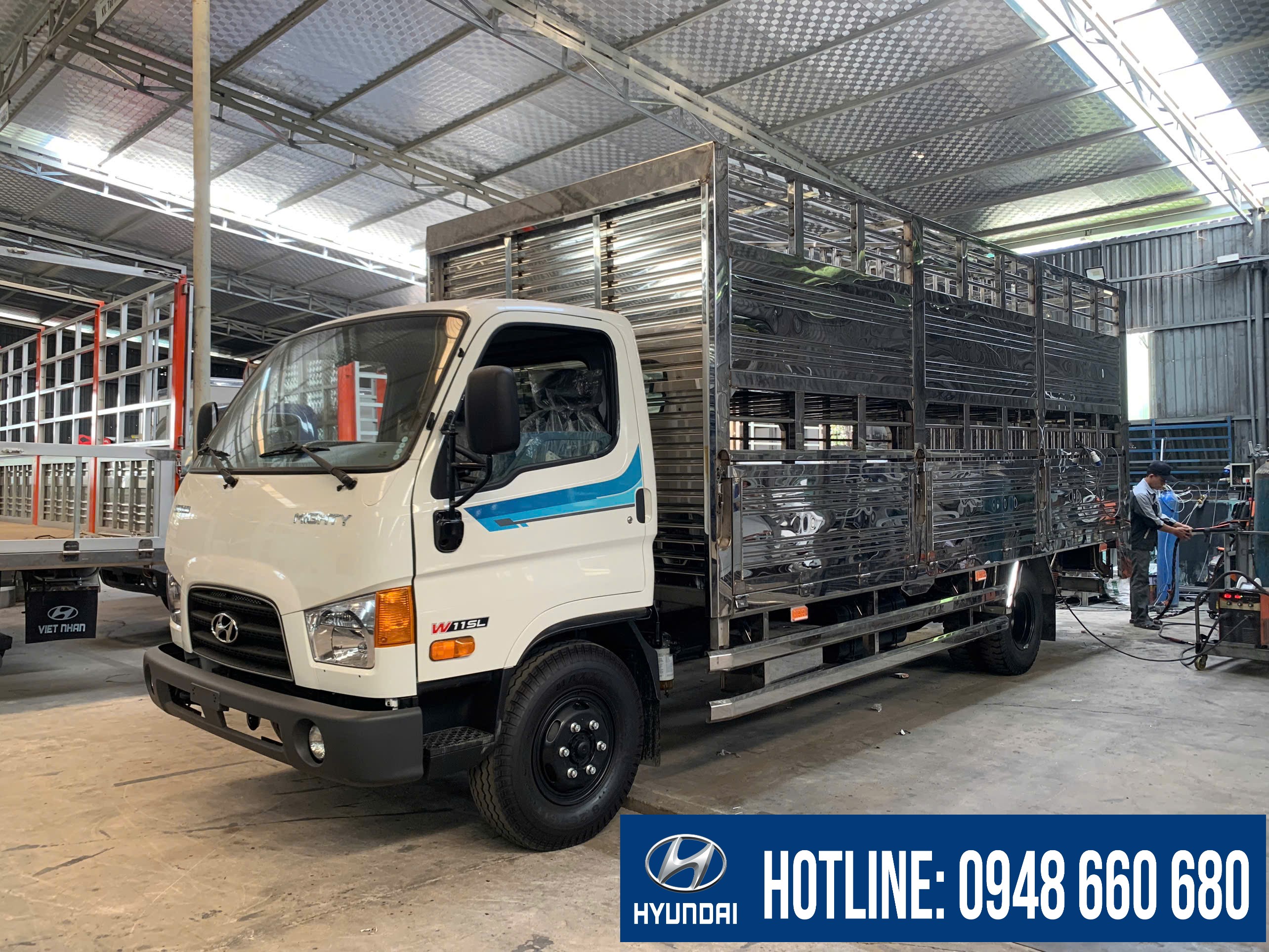 HYUNDAI MIGHTY W11SL CHỞ GIA SÚC 2 TẦNG